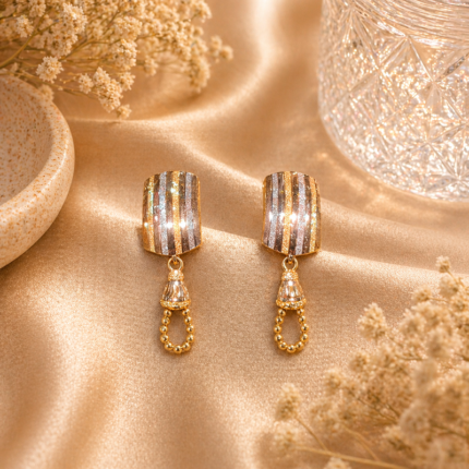 Gold earrings347